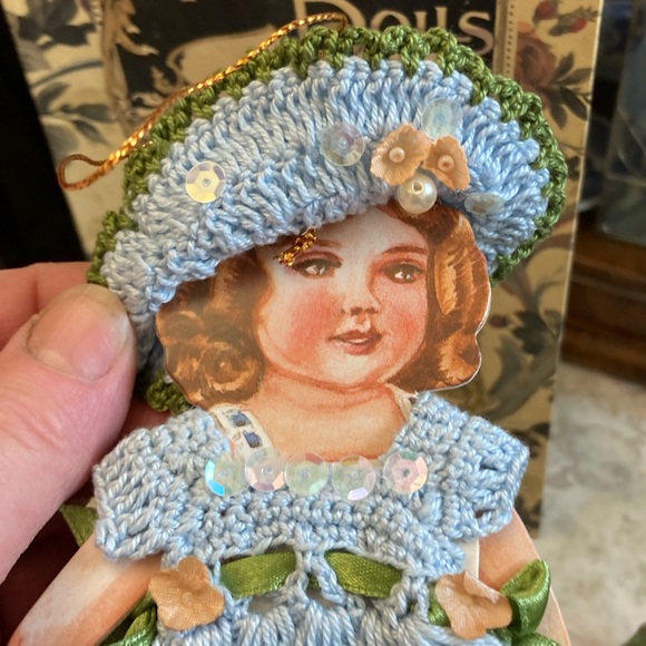 2 Paper Dolls Crochet Clothes Hats Stands Christmas Ornaments Wayne M. Kolenski - Picture 11 of 16